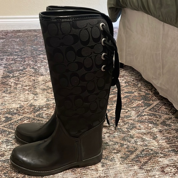 Size 6 coach rain boots - Picture 1 of 3